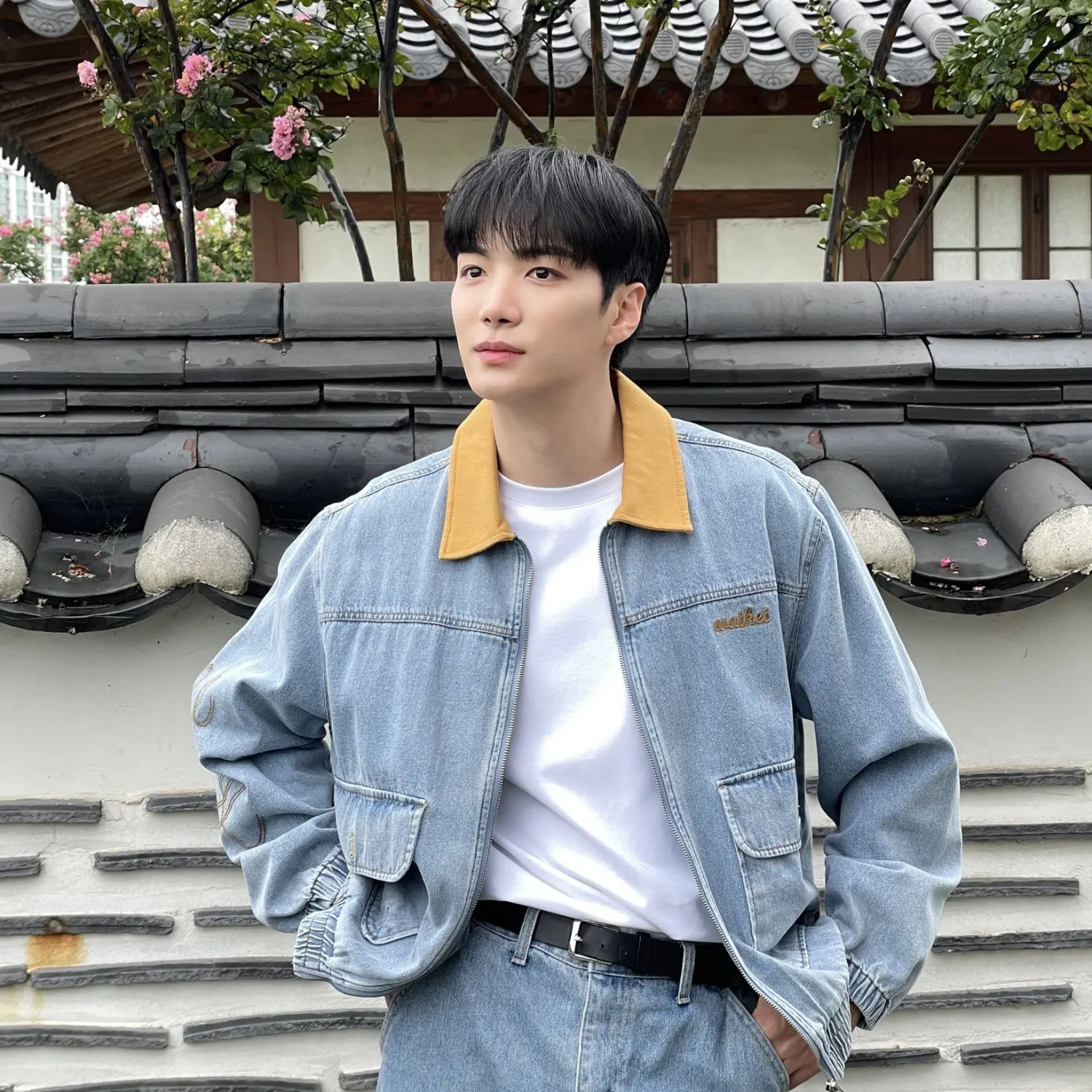 A moment captured by Kim Jonghyeon's fan