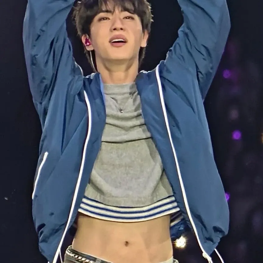 Momen yang diabadikan oleh penggemar Jin (BTS)