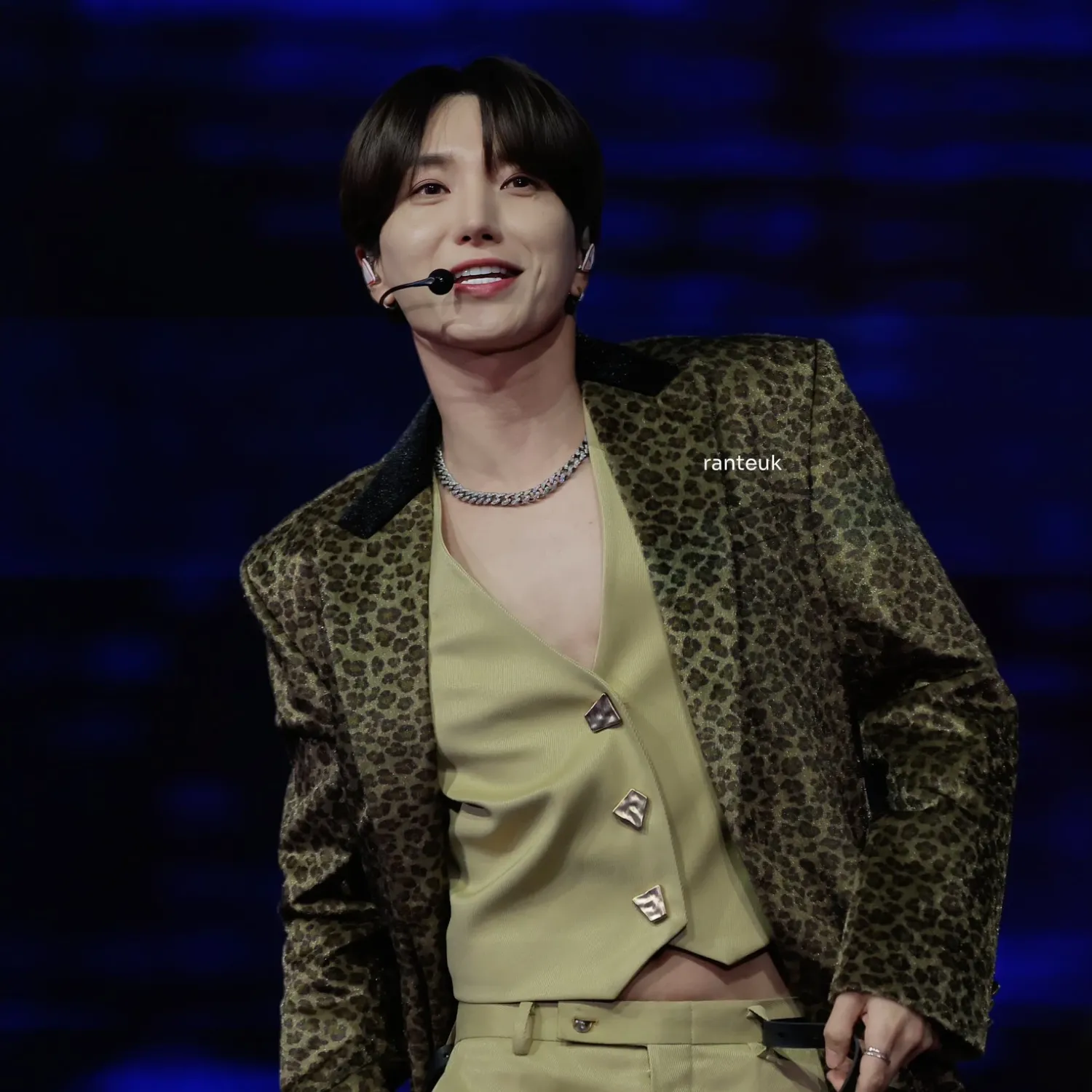 Behind-the-scenes cut of Leeteuk (Super Junior)