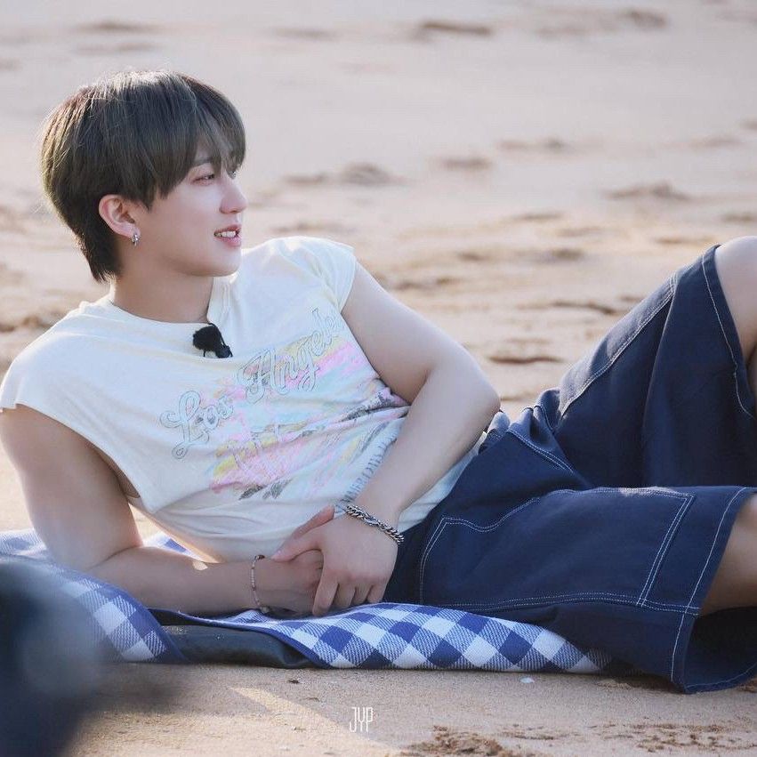 Behind-the-scenes cut of Changbin (Stray Kids)