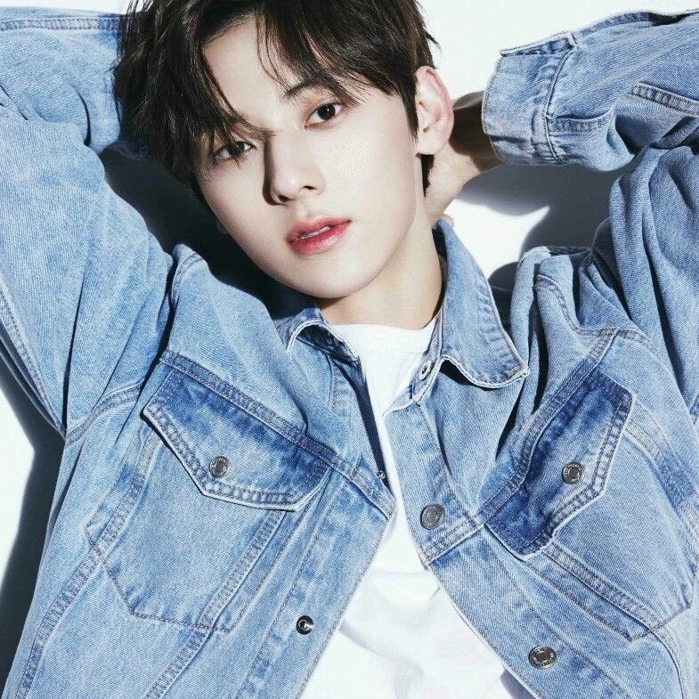 黃旼炫的最新活动照片