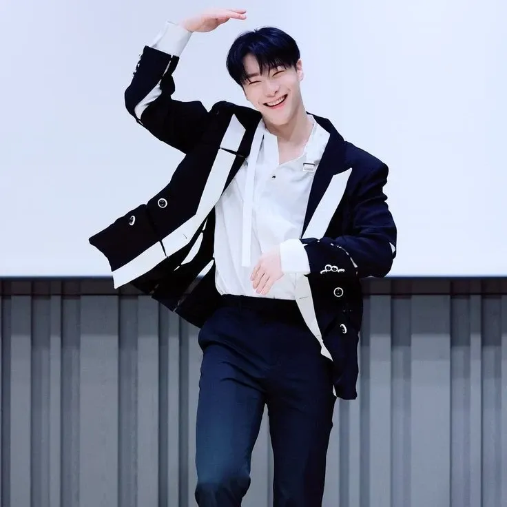 아스트로의 최신 사진