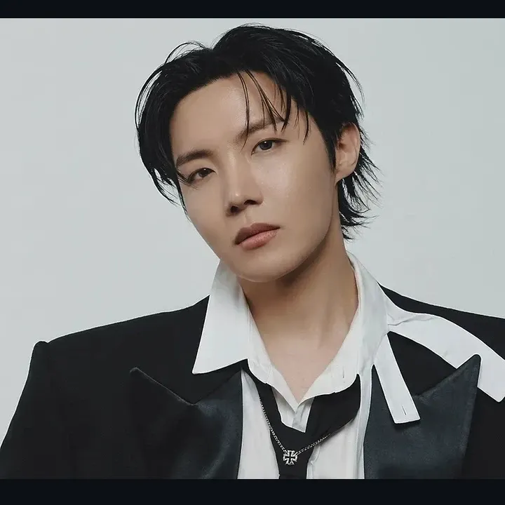 제이홉 (방탄소년단)의 최신 사진