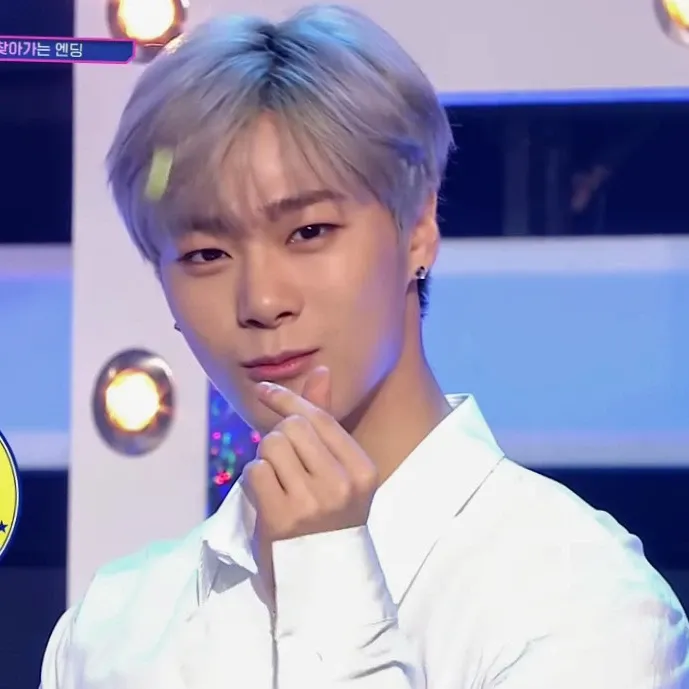 Latest photo of Moonbin (ASTRO)