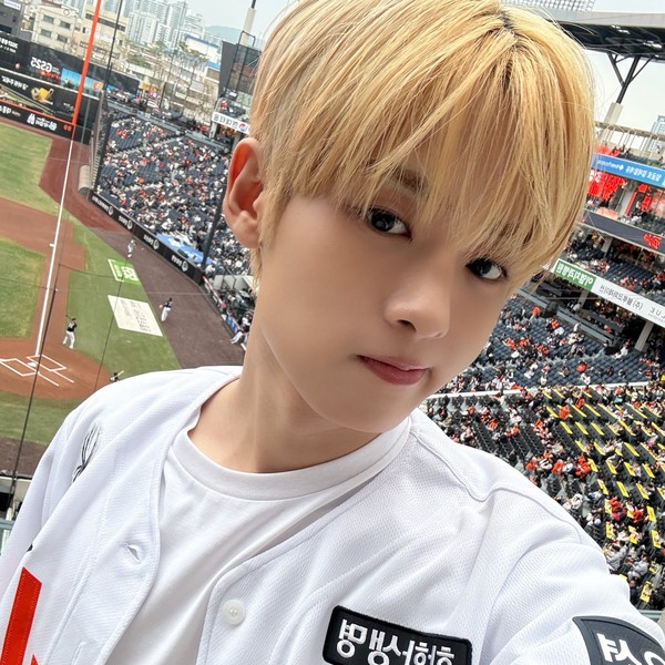 오늘 최애돌에서 빛나는 우노 (YOUNITE)의 대표 사진