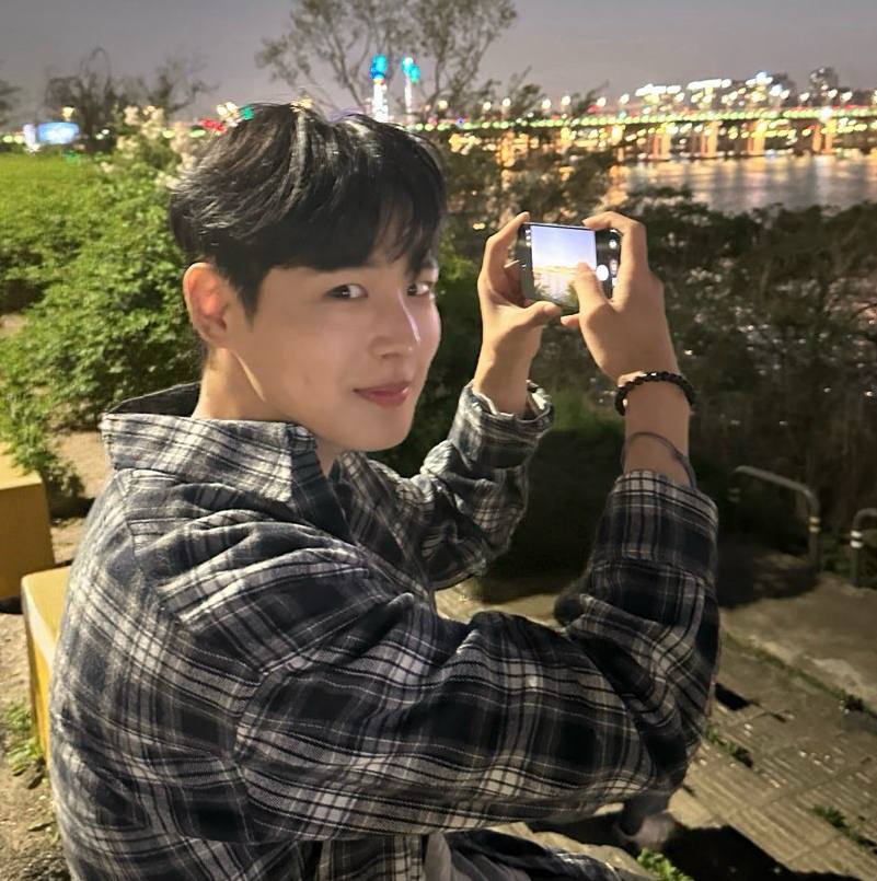 Behind-the-scenes cut of Choi Byungchan