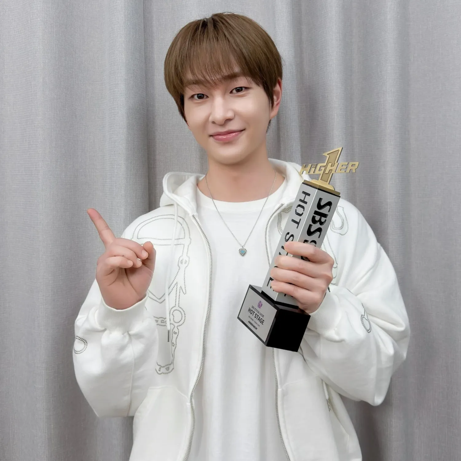 Behind-the-scenes cut of Onew (SHINee)