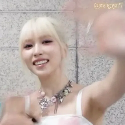 Foto terbaru Tzuyu (TWICE)