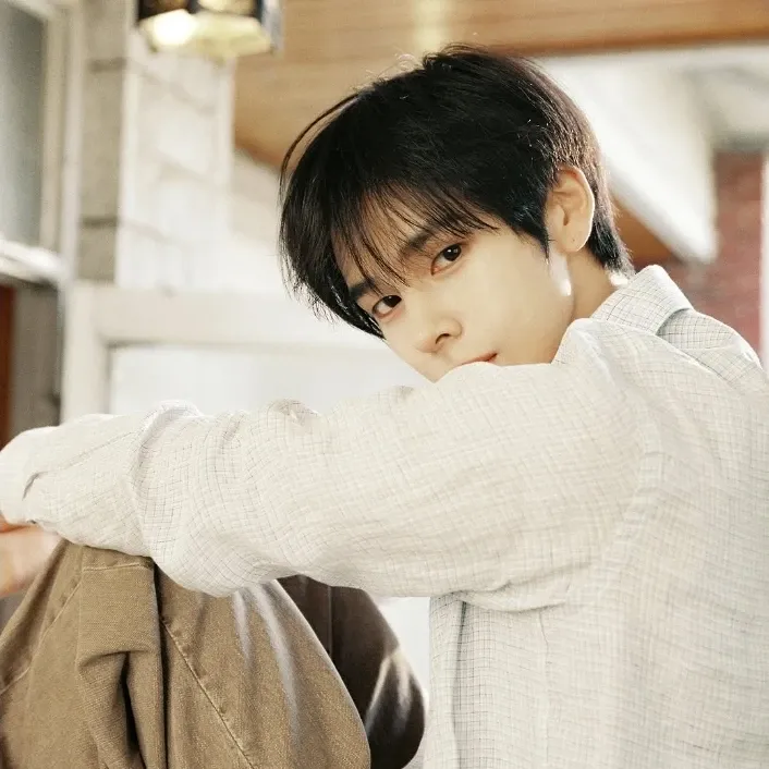 Latest photo of Serim (CRAVITY)