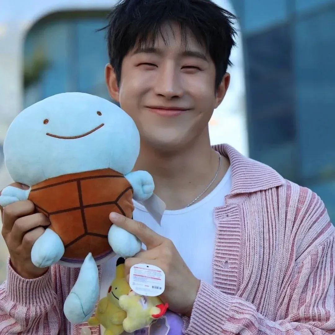 Latest photo of Jinjin (ASTRO)