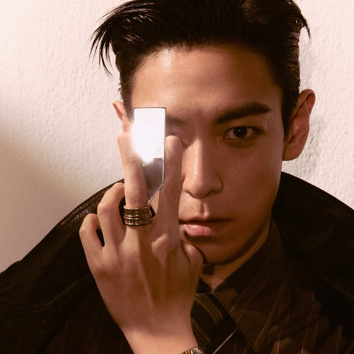 A moment captured by T.O.P's fan