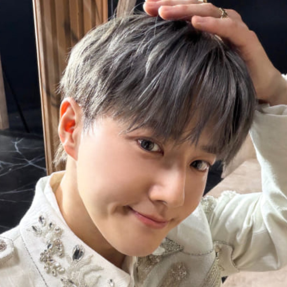 Behind-the-scenes cut of Suho (EXO)