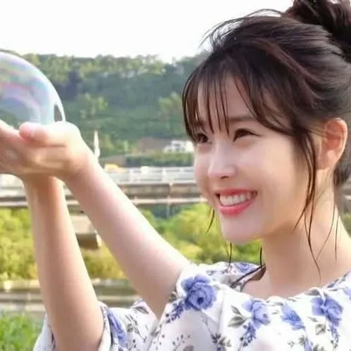 Foto aktivitas terbaru IU