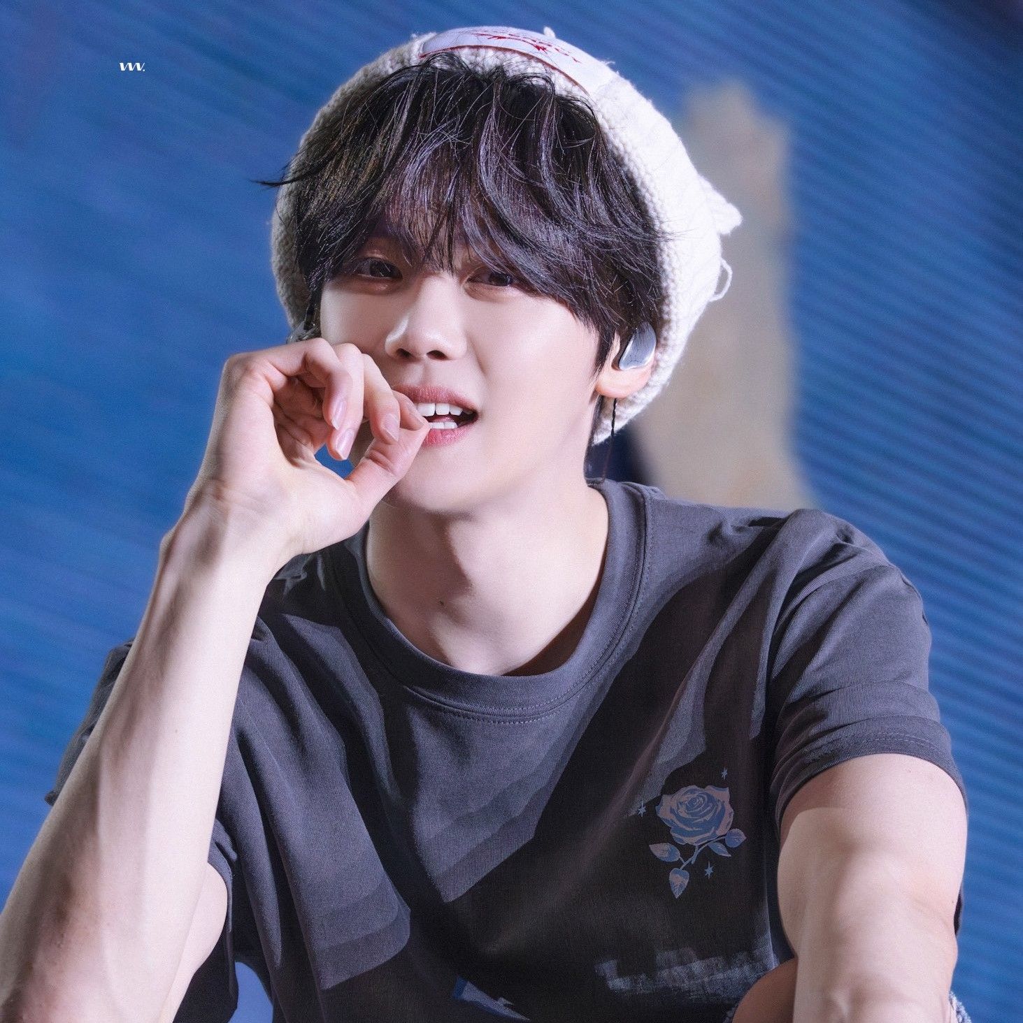 A moment captured by Kim Gyuvin (ZEROBASEONE)'s fan