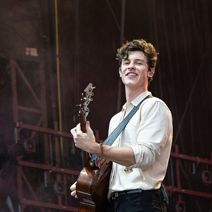 A moment captured by Shawn Mendes's fan