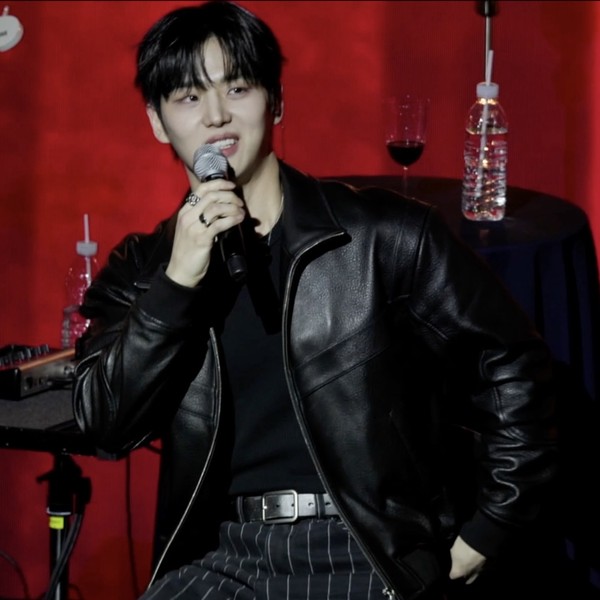 Shining profile picture of Hongseok (PENTAGON) on today's Choeaedol