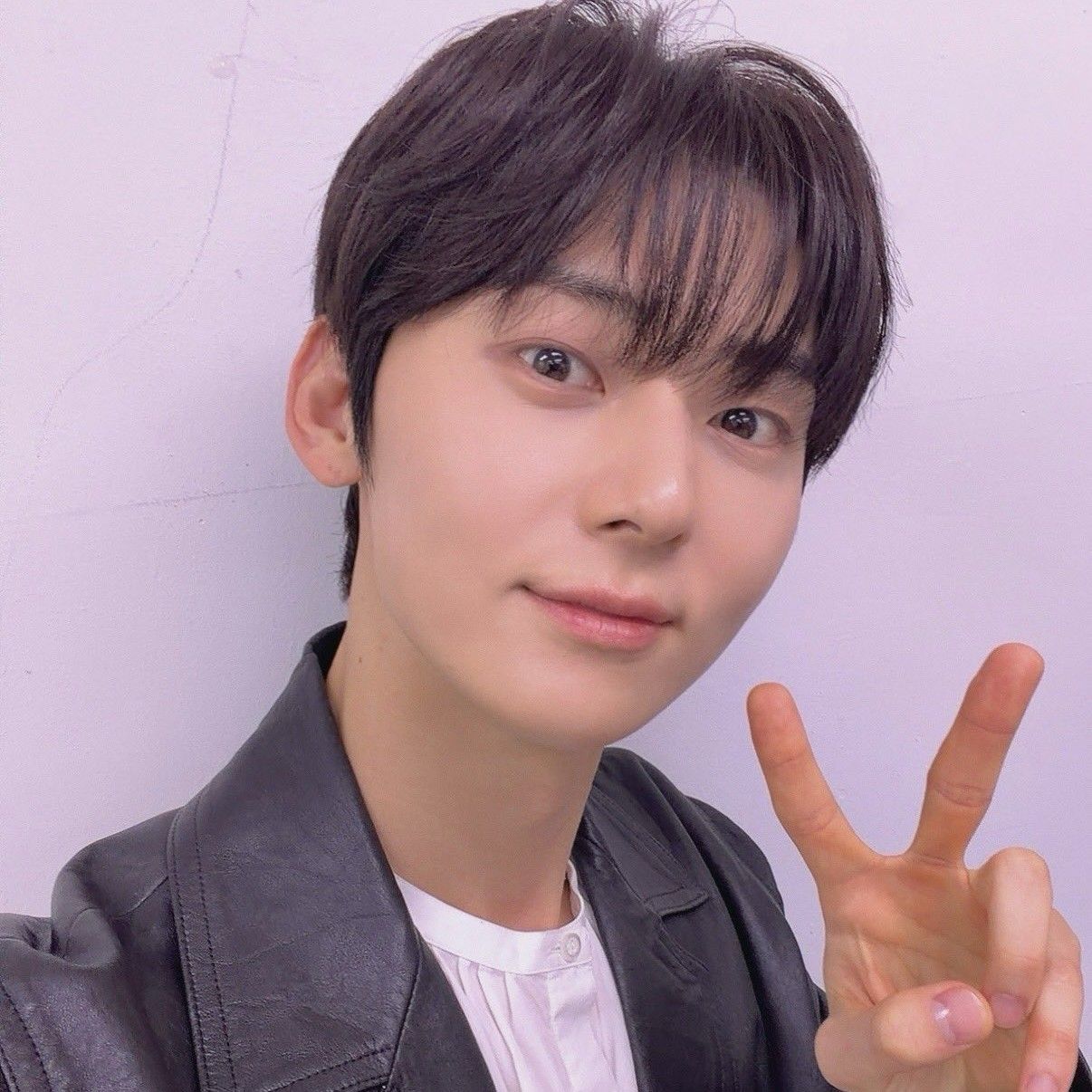 황민현의 비하인드 컷