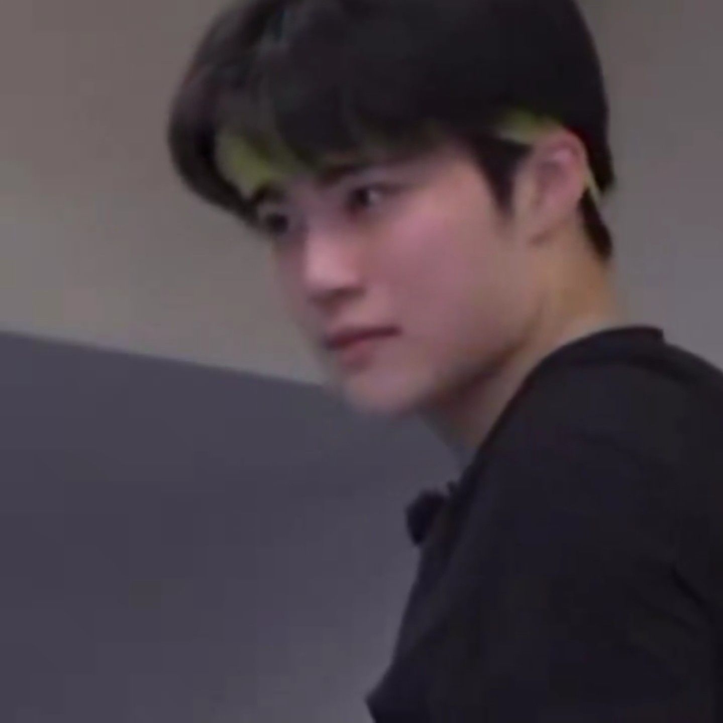 A moment captured by Park Gunwook (ZEROBASEONE)'s fan