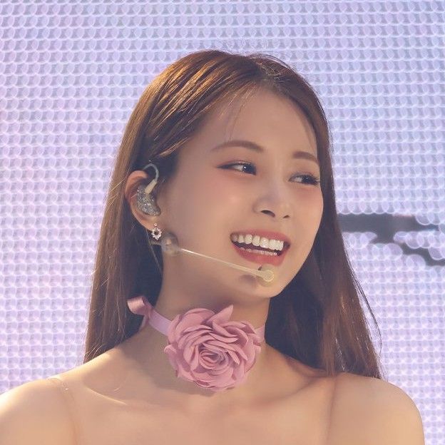 Foto aktivitas terbaru Tzuyu (TWICE)