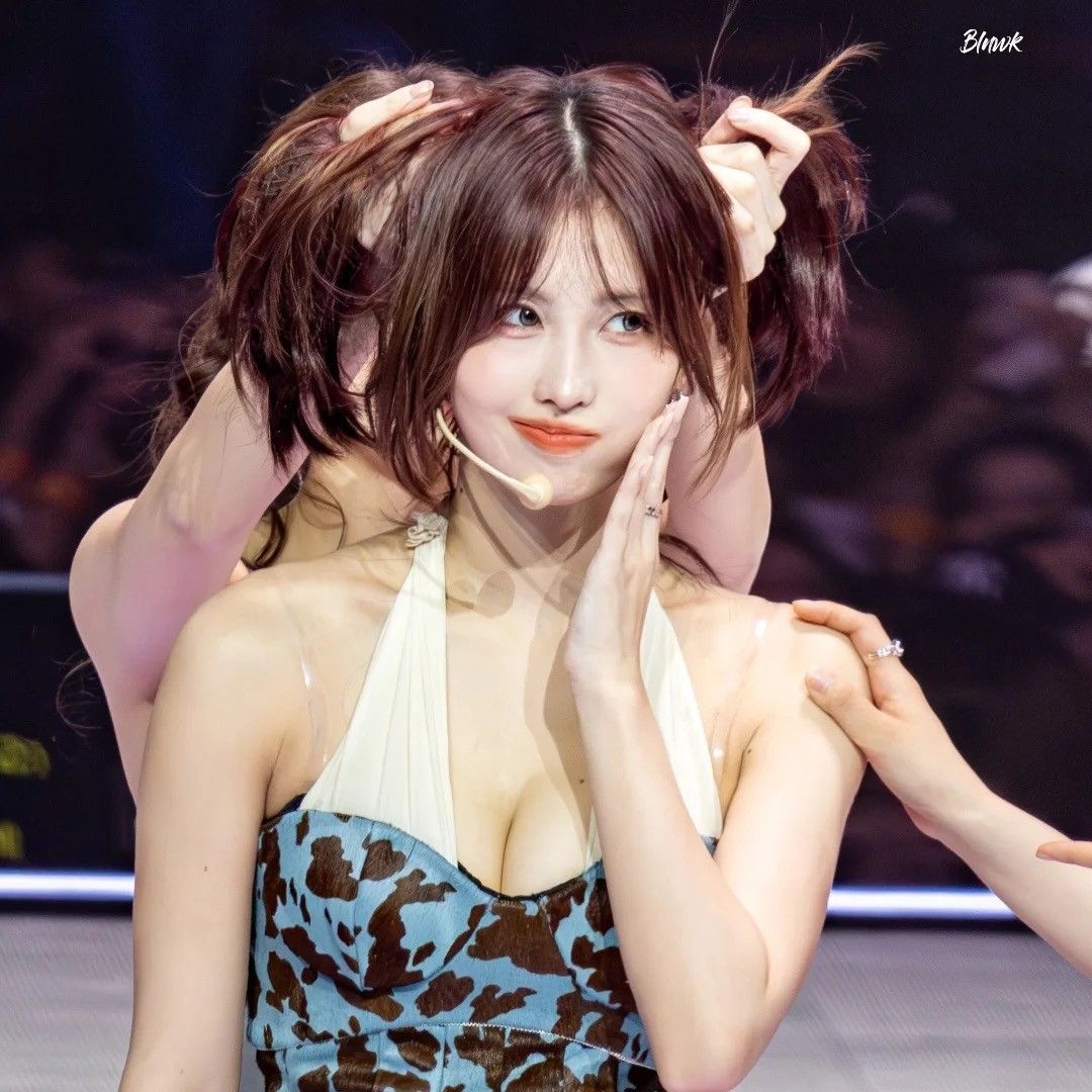 모모 (TWICE)의 비하인드 컷