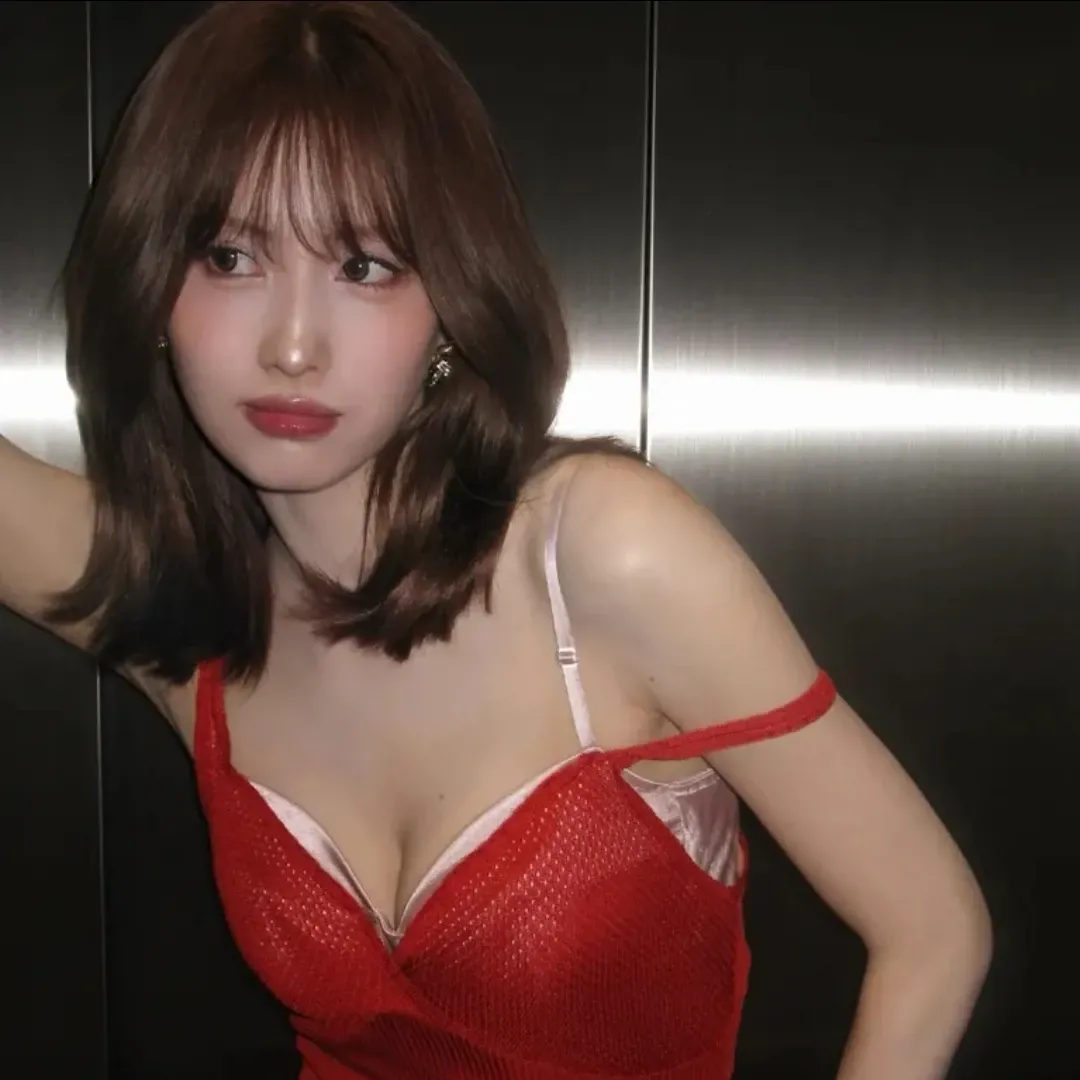 모모 (TWICE)의 비하인드 컷