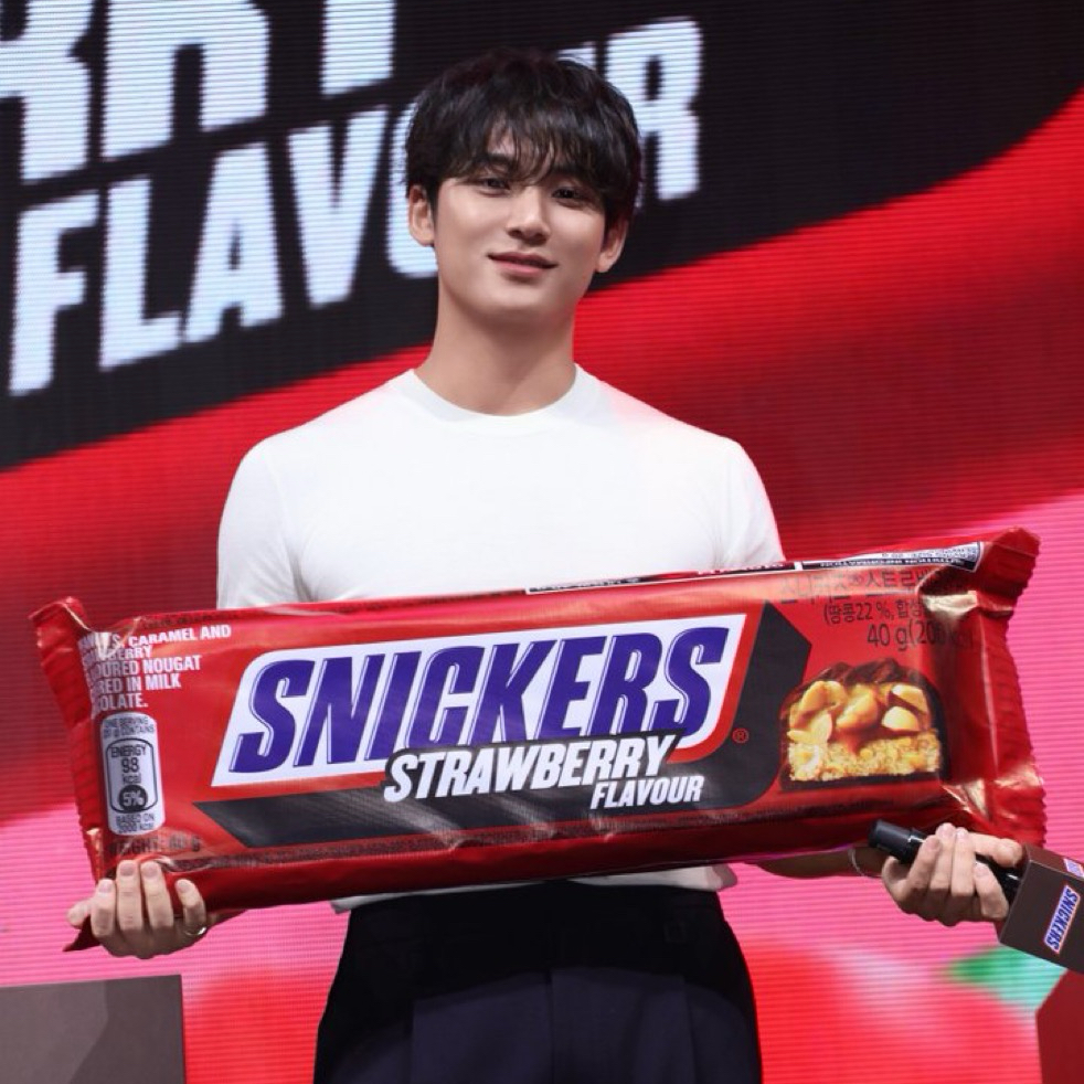 A moment captured by Mingyu (SEVENTEEN)'s fan