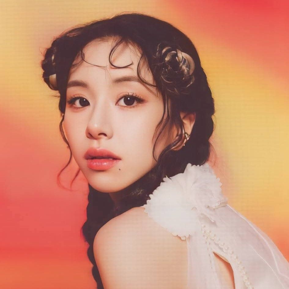 彩瑛 (TWICE)的最新照片