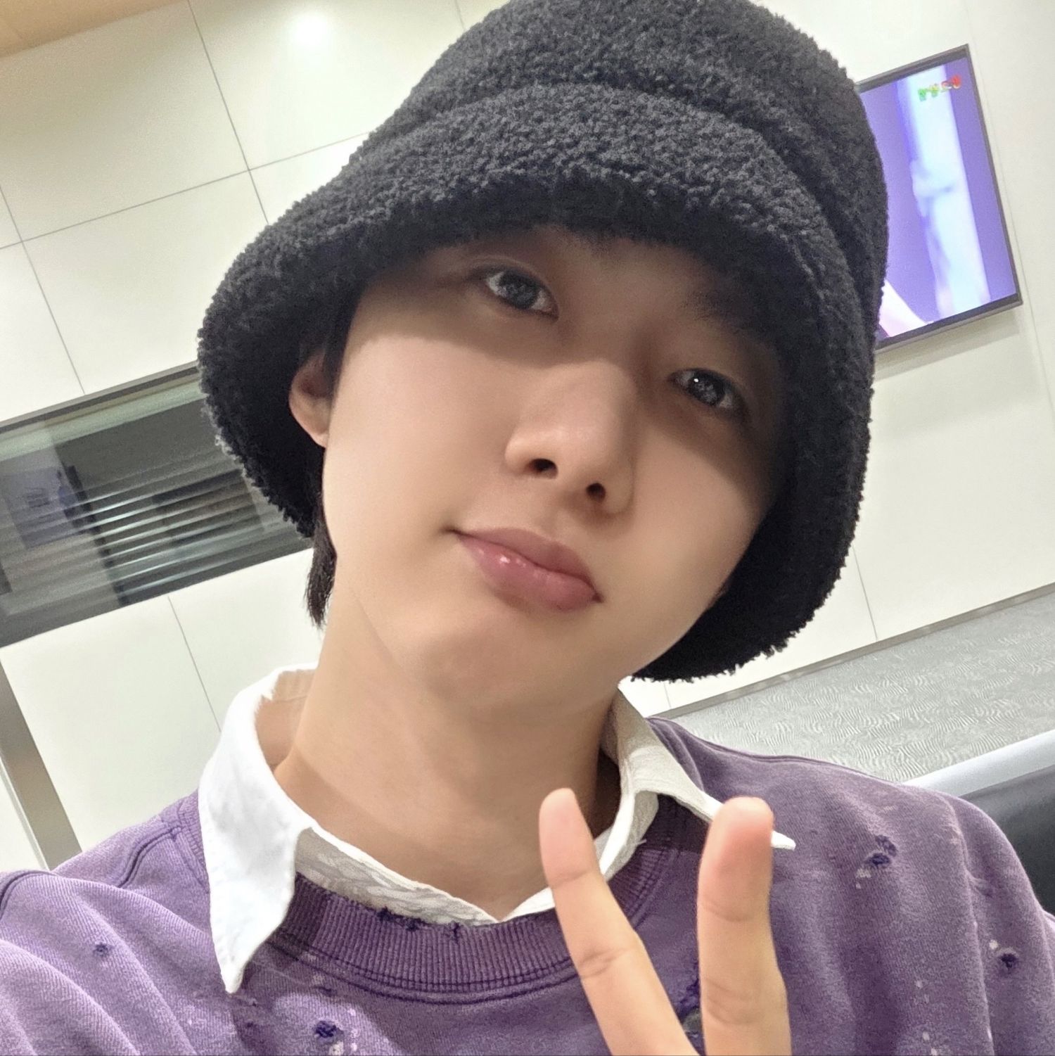 A moment captured by Hui (PENTAGON)'s fan