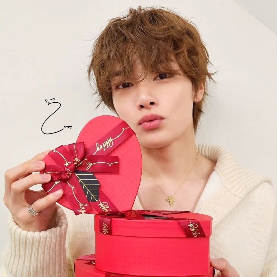 Behind-the-scenes cut of Stray Kids