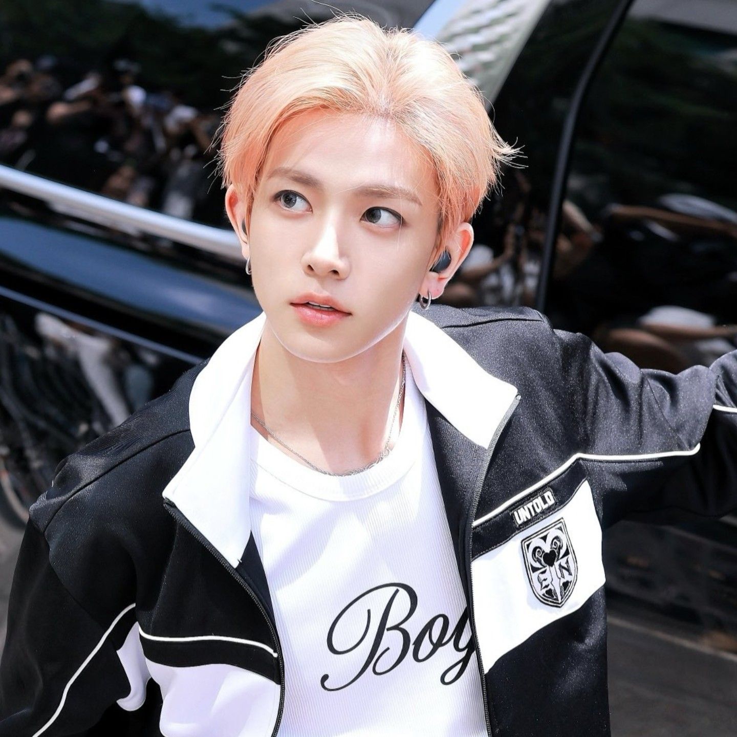 Behind-the-scenes cut of Heeseung