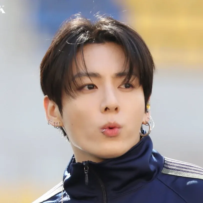 Foto aktivitas terbaru Jungkook (BTS)