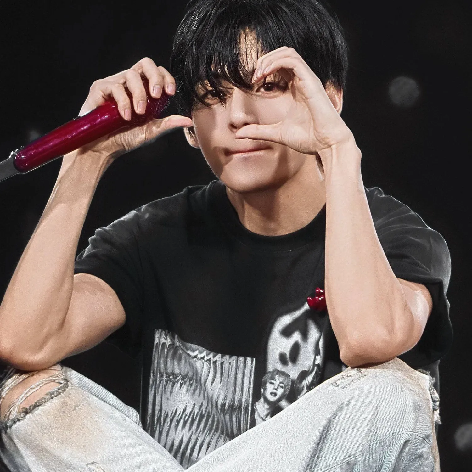 Foto aktivitas terbaru V (BTS)