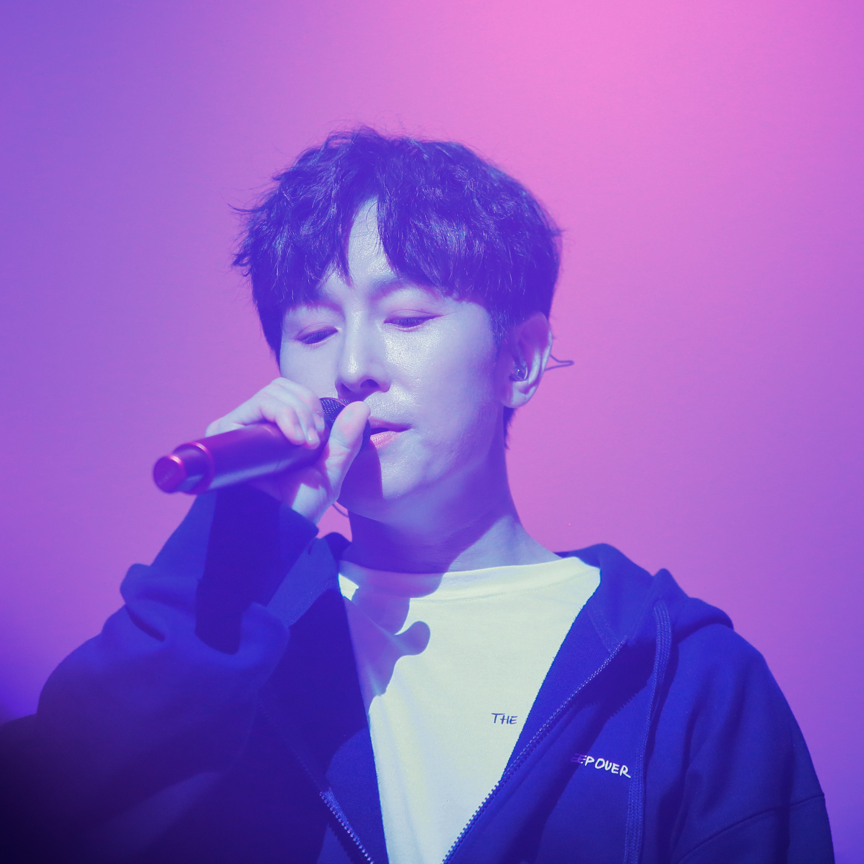 A moment captured by Kim Dongwan (SHINHWA)'s fan