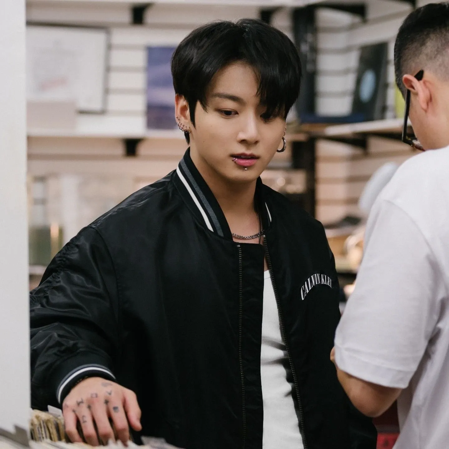 Foto aktivitas terbaru Jungkook (BTS)