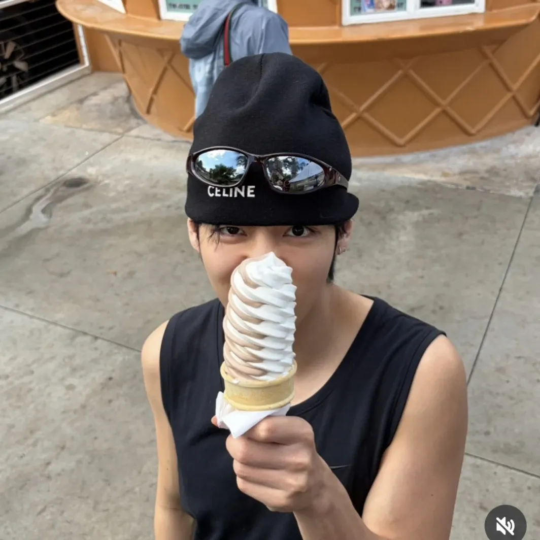 Foto aktivitas terbaru V (BTS)