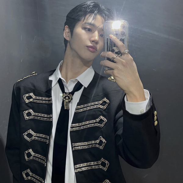 Shining profile picture of Hongseok (PENTAGON) on today's Choeaedol