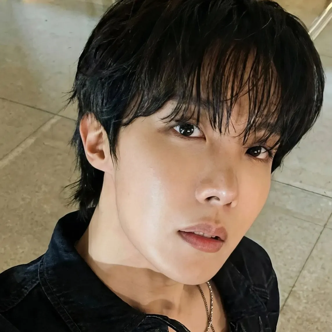 J-hope (防彈少年團)的最新活動照片