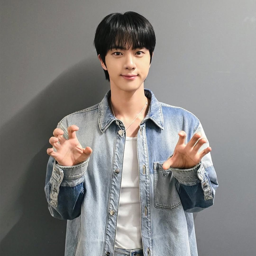 Momen yang diabadikan oleh penggemar Jin (BTS)