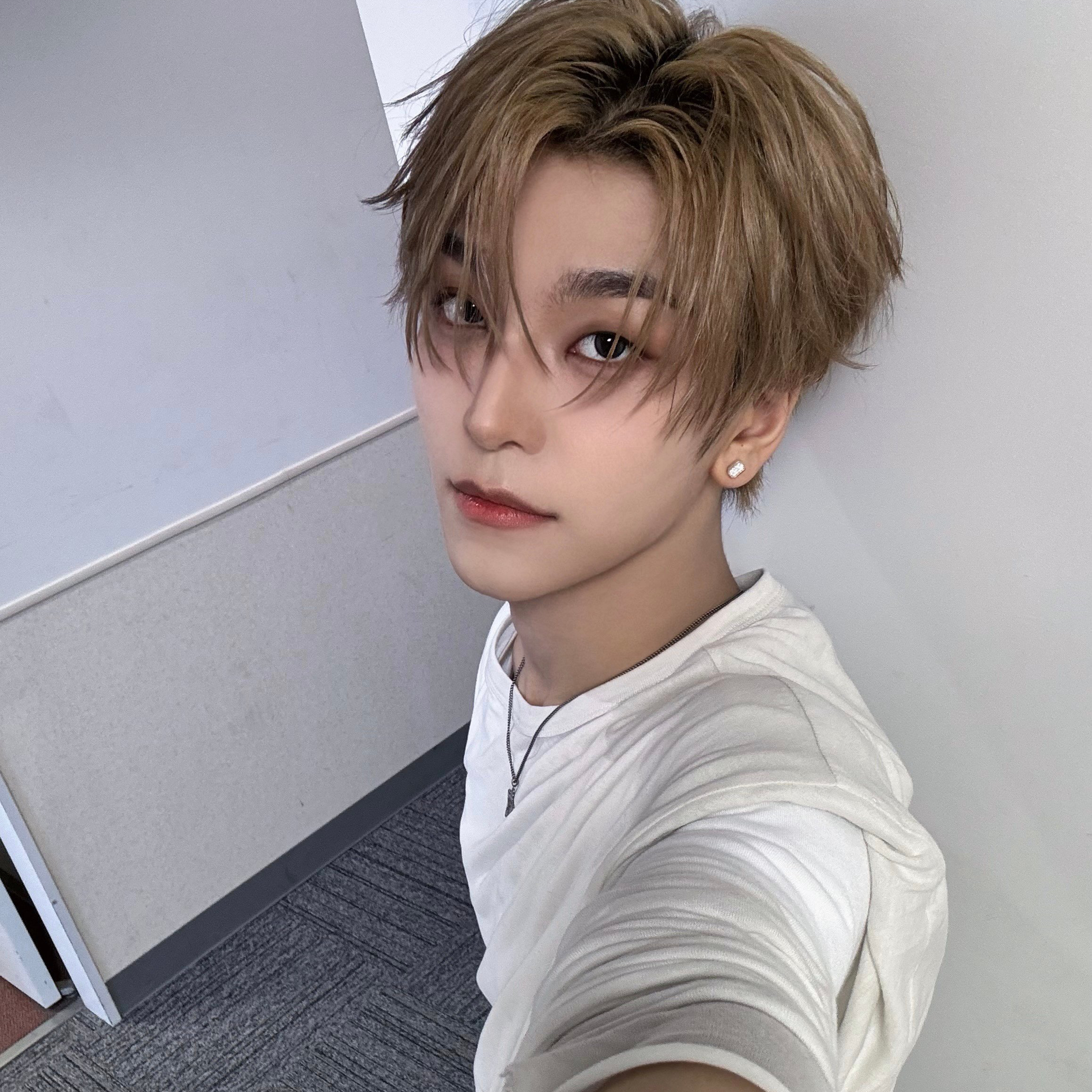 Behind-the-scenes cut of He Xinlong (ALPHA DRIVE ONE)