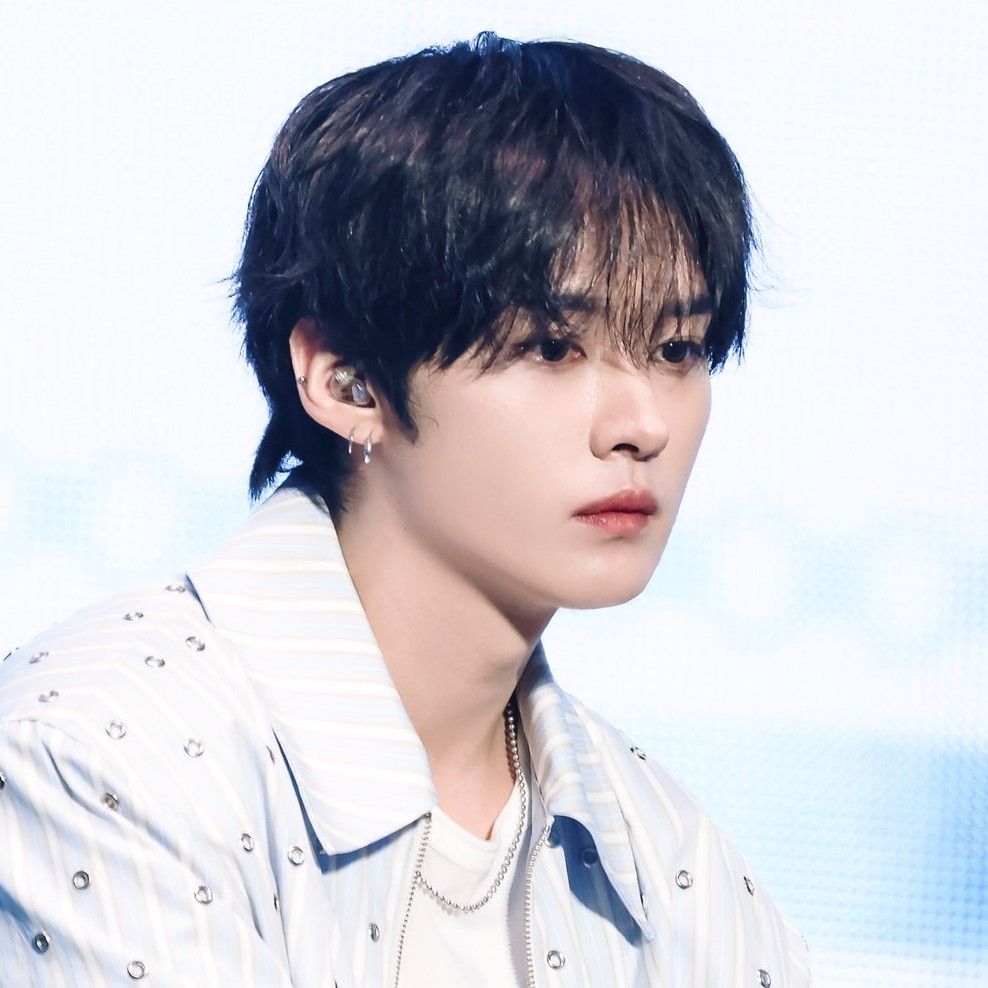 Latest photo of Lee Know (Stray Kids)