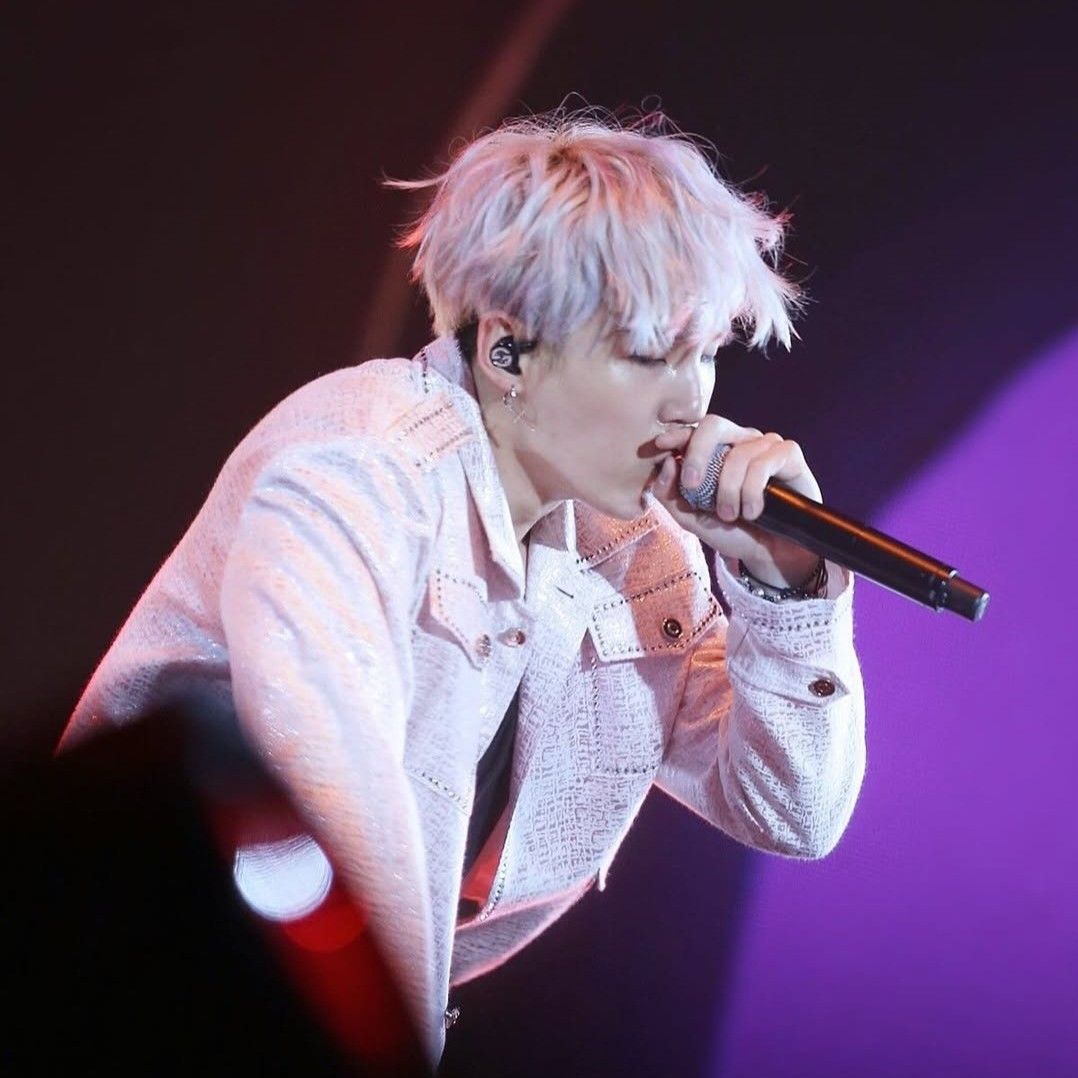 슈가 (방탄소년단)의 최신 사진