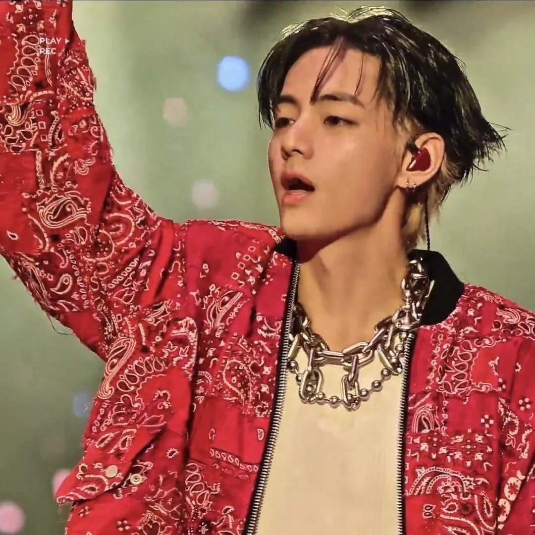 Latest photo of V (BTS)