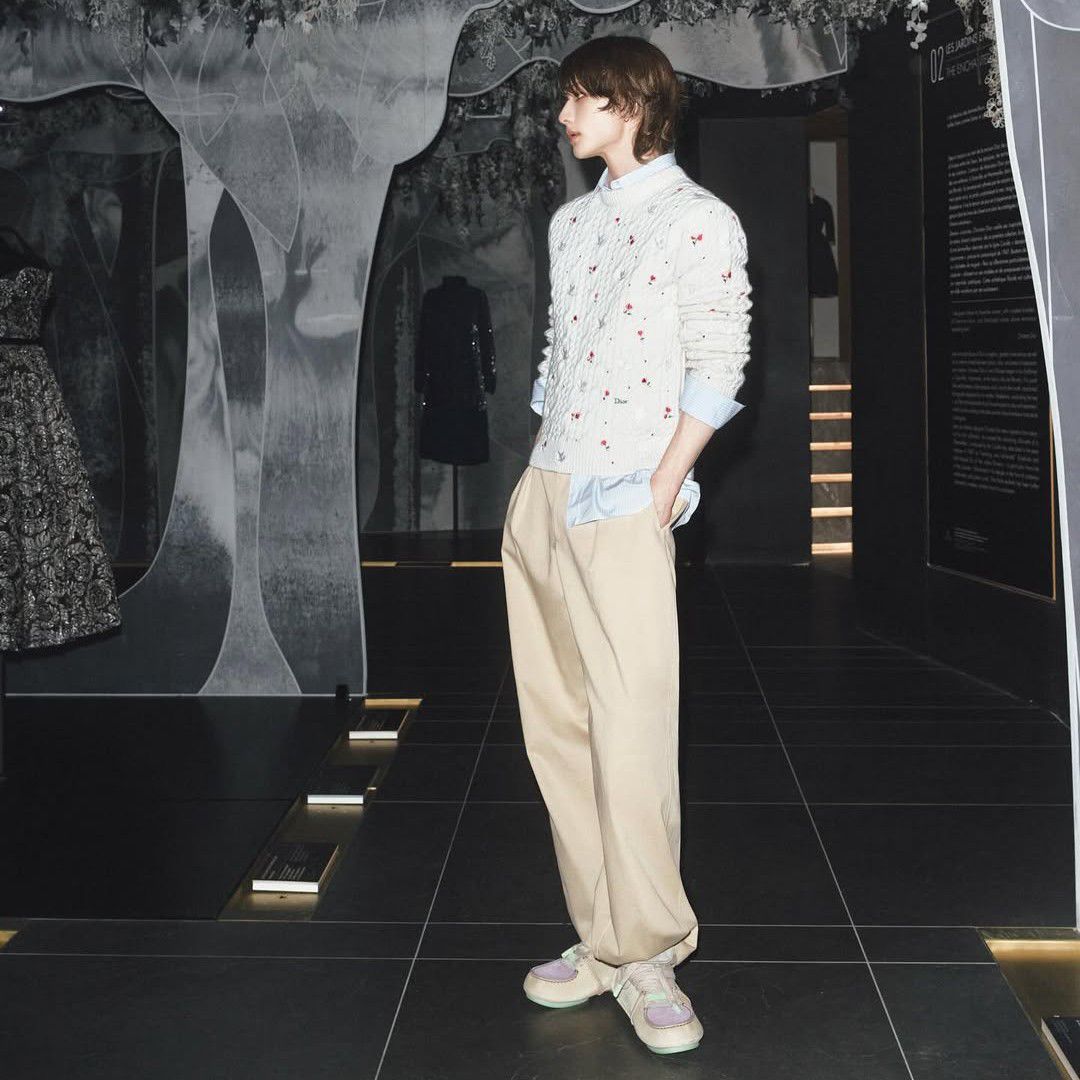 Behind-the-scenes cut of Stray Kids