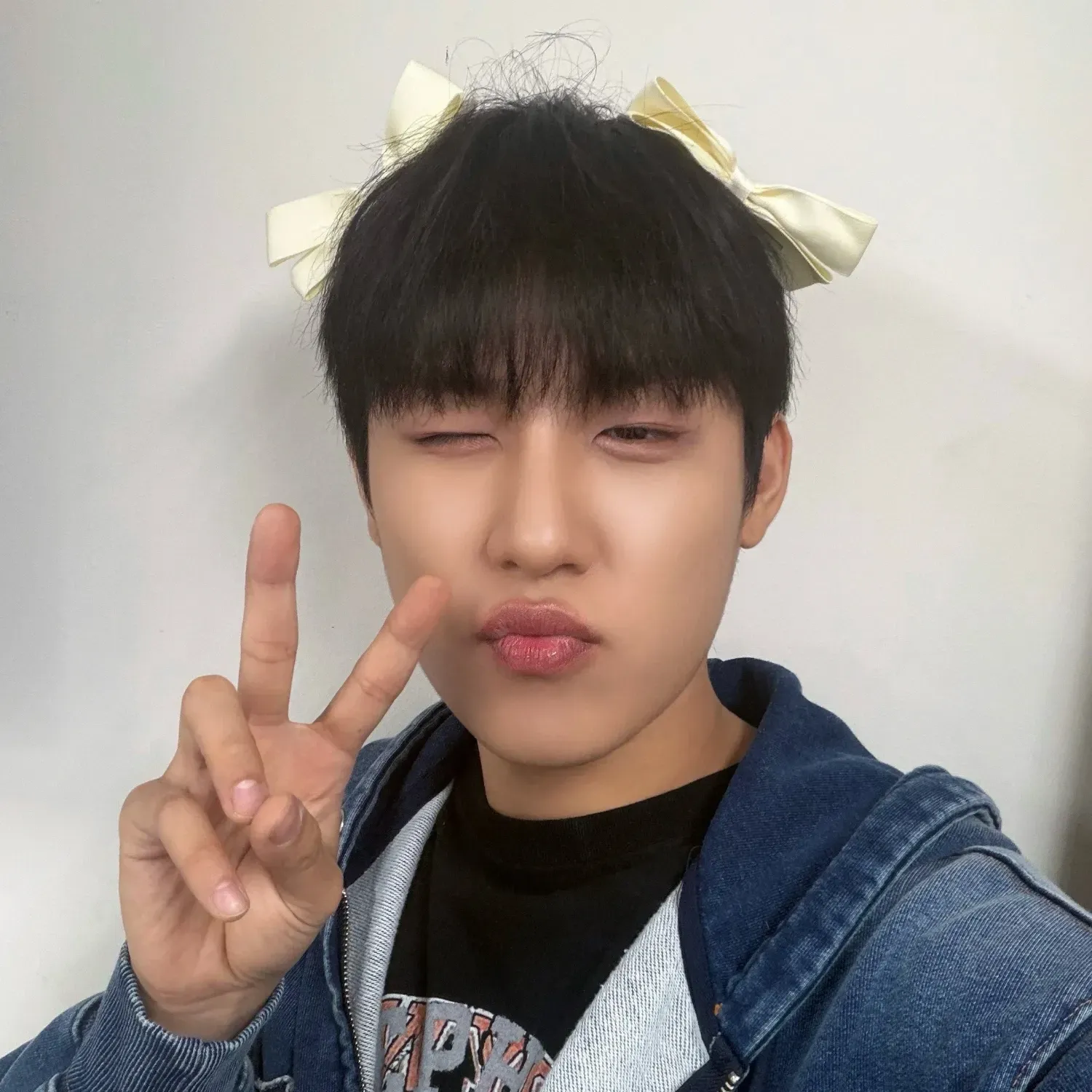 Foto aktivitas terbaru Park Woojin (AB6IX)