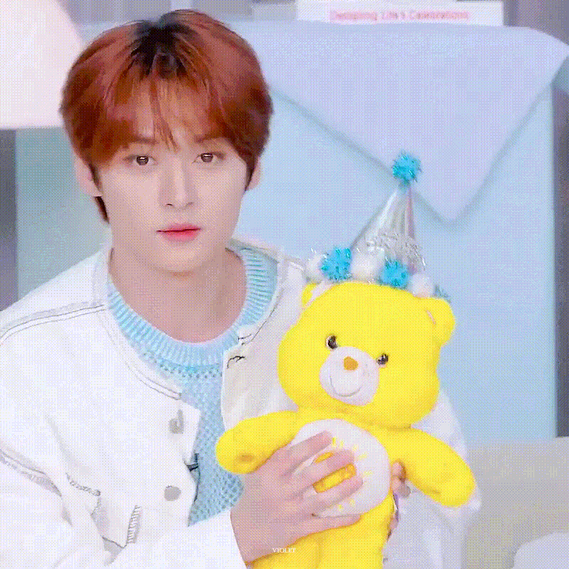 Behind-the-scenes cut of Lee Know (Stray Kids)