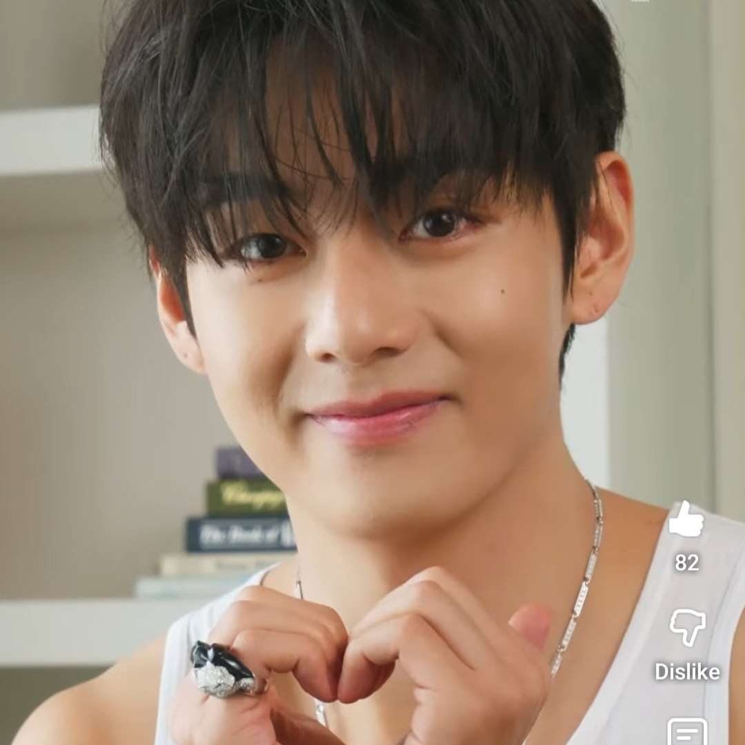 뷔 (방탄소년단)의 최신 사진