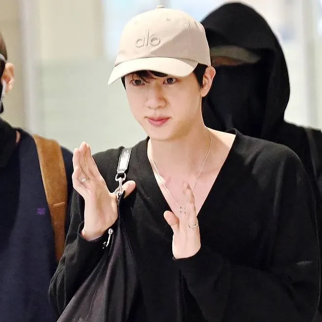 Momen yang diabadikan oleh penggemar Jin (BTS)