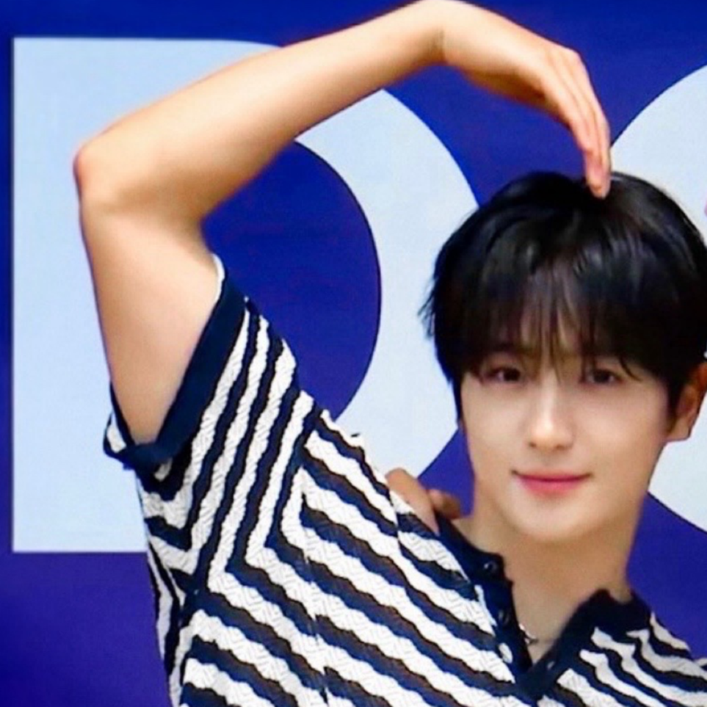 Latest photo of Hyunjae (THE BOYZ)