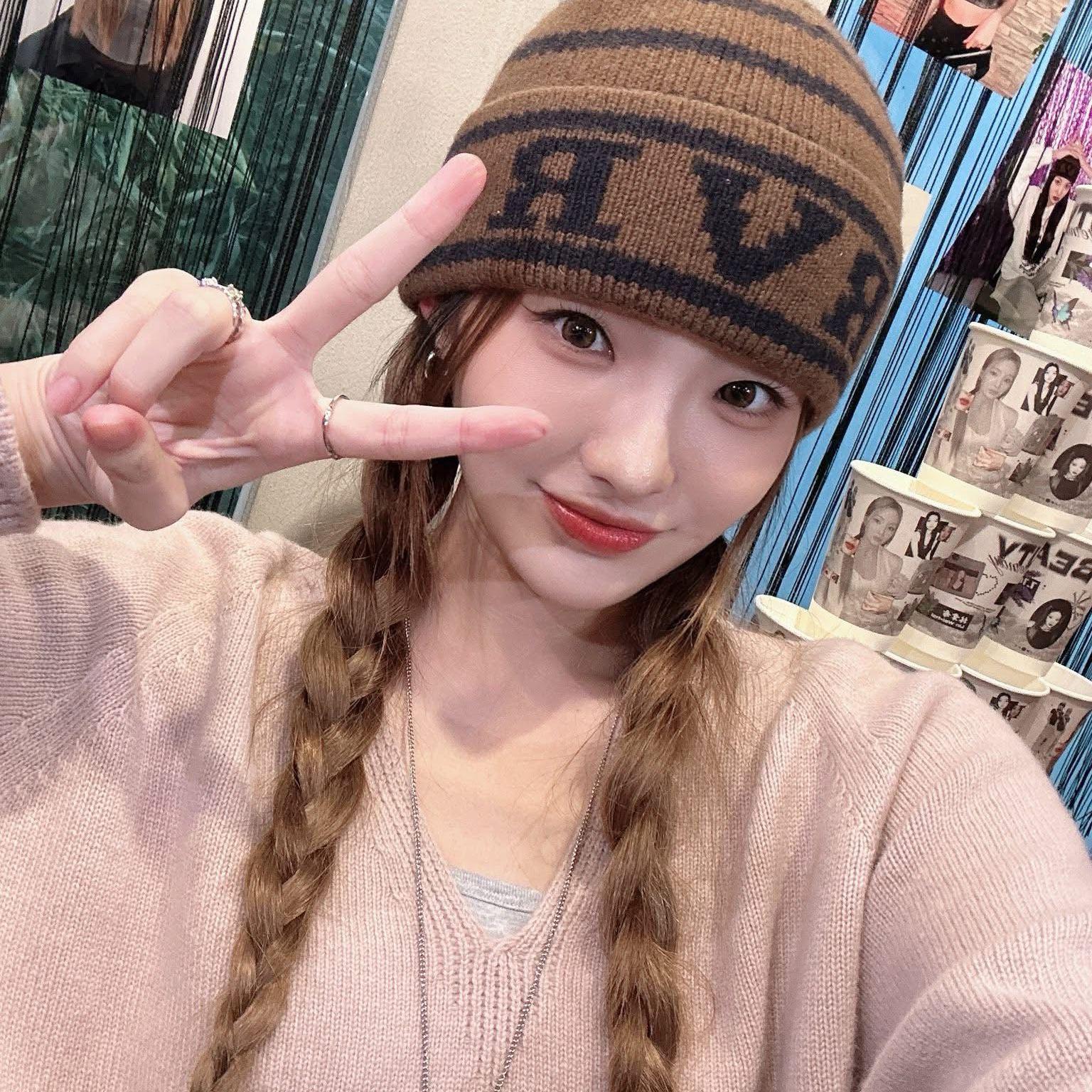 A moment captured by Kelly (TRI.BE)'s fan