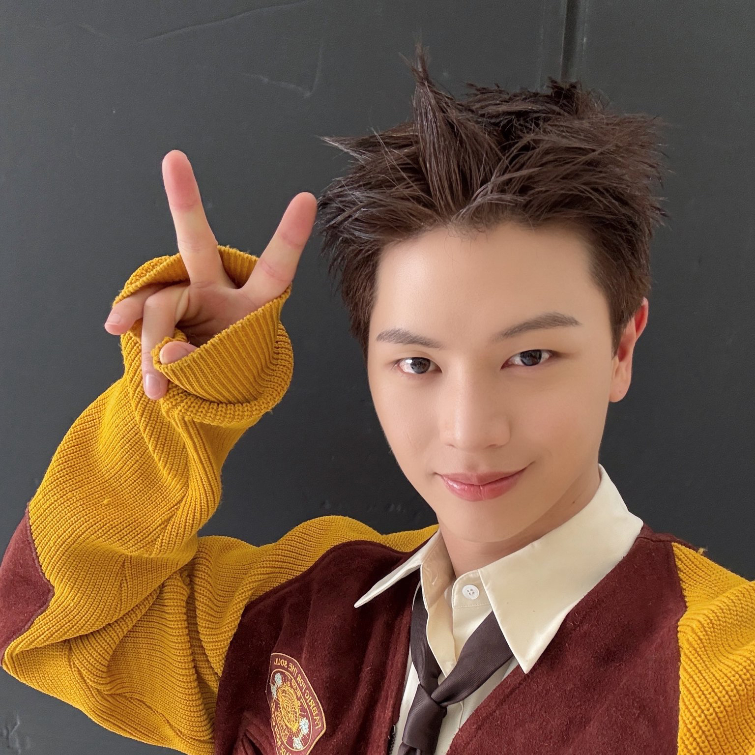 Behind-the-scenes cut of Yook Sungjae (BTOB)